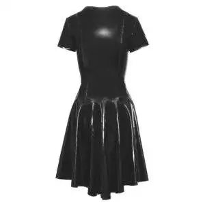 Vinyl Kjole med Plissering og Asymmetrisk Snit
